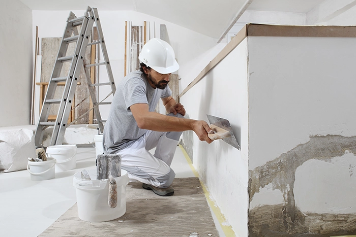 Wir beauftragen und beaufsichtigen Arbeiten die von externen Handwerkern durchgeführt werden.